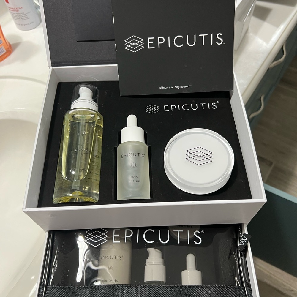 Skincare Set - White and Silver